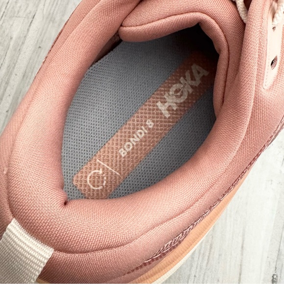HOKA Women’s Bondi 8 Sandstone Cream Running Shoes - Picture 6 of 11
